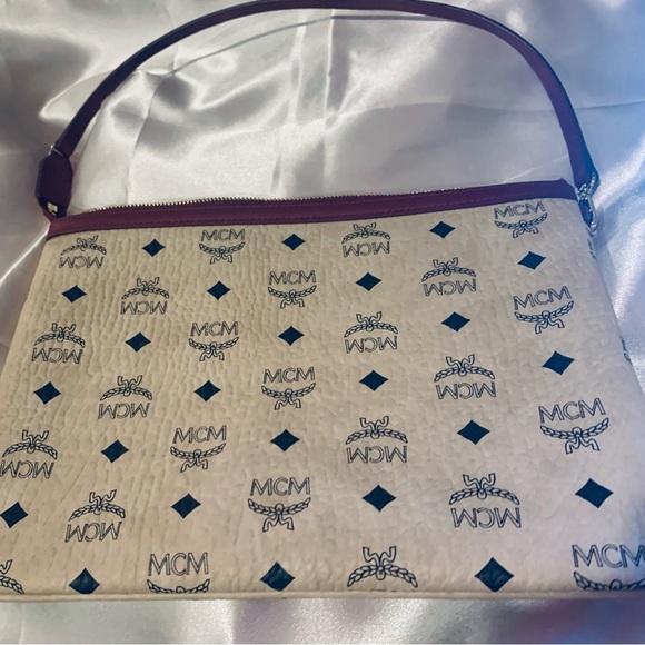 MCM Cream with red trim - Picture 1 of 2